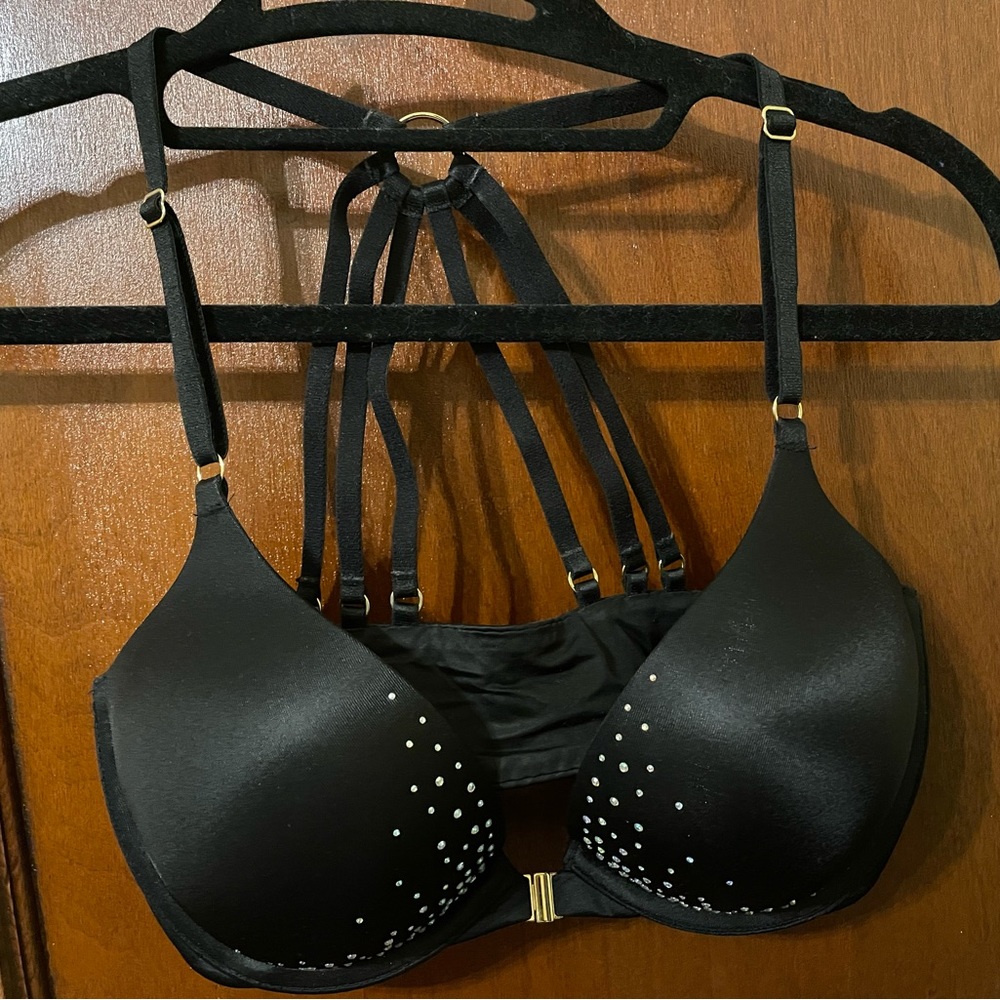 Victoria’s Secret bombshell plumage